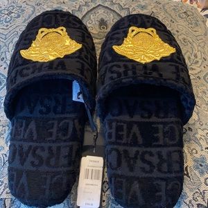 Brand new Versace men’s embroidered Medusa slipper xl